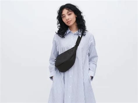 uniqlo crescent shoulder bag